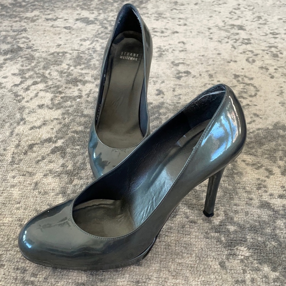 Stuart Weitzman Zinc heels in classic style